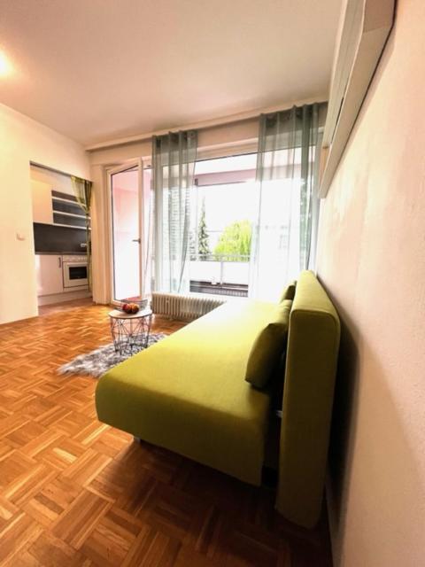 Ganze Ferienwohnung In Top Lage Mit Loggia Klagenfurt am Woerthersee Exterior photo
